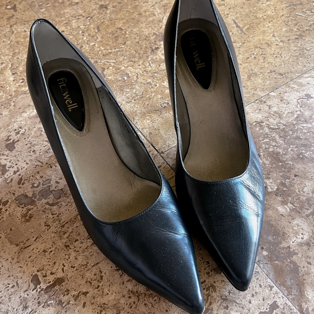 Navy Pumps